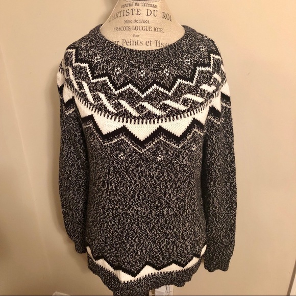 Old Navy Sweaters - Cozy black & white sweater